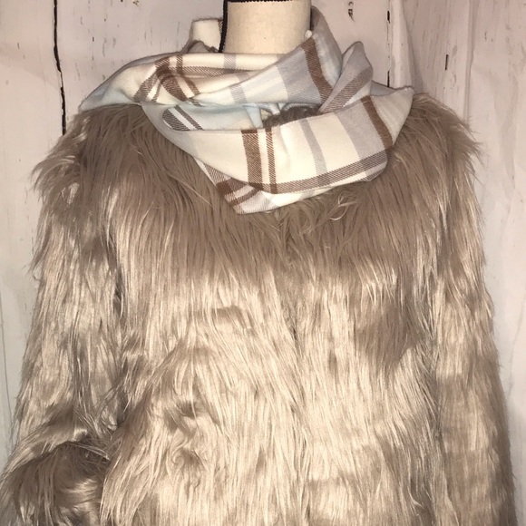 #SOLD!# NWT LAST ONE ! TAN FAUX FUR JACKET M/L - Picture 4 of 8
